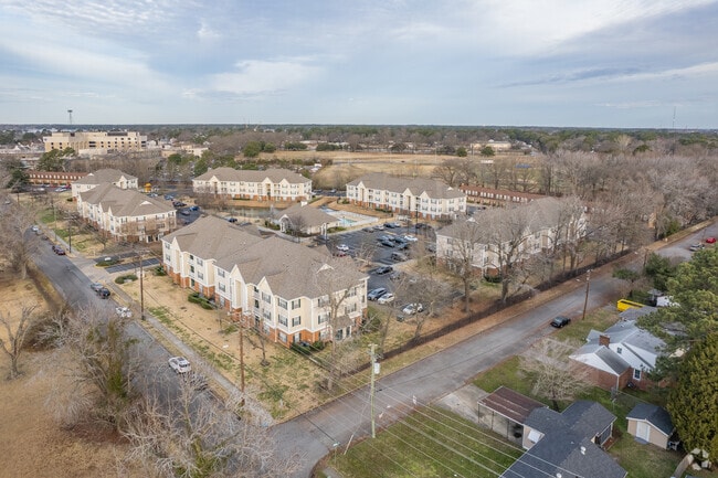 Photo - Whispering Oaks Apts LP