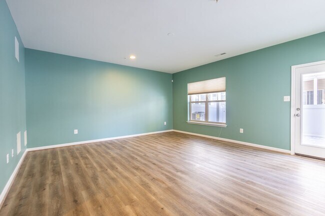 Photo - Lovely 3 BR/2.5 BA EOG Townhome in Glen Bu...