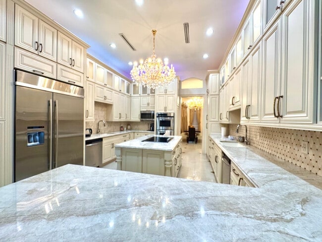 Building Photo - 5981 SW 37th Terrace