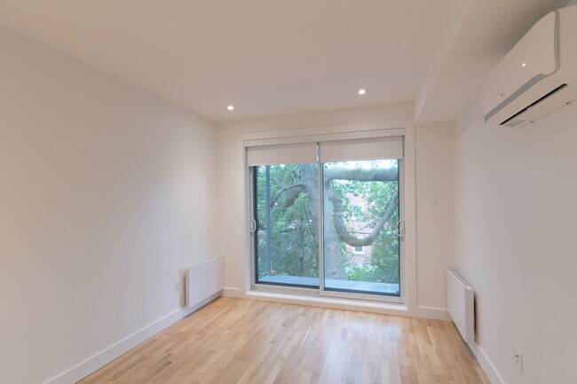 Photo - 3195 Av. Van Horne Unit 202