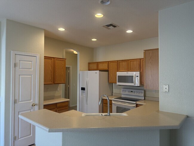 Photo - 4 Bedroom in San Tan Ranch, Gilbert!