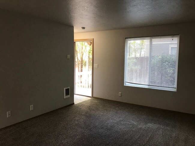 Photo - 150 NE 5th St Unit 3