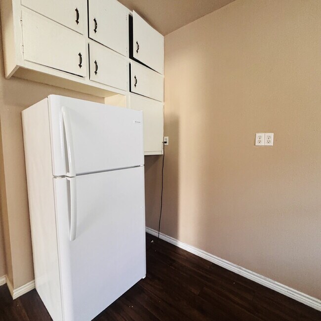 Photo - "Charming 3-Bedroom Port Arthur Home with Warm Hardwood Floors – 1237 Sq Ft of Comfort!"