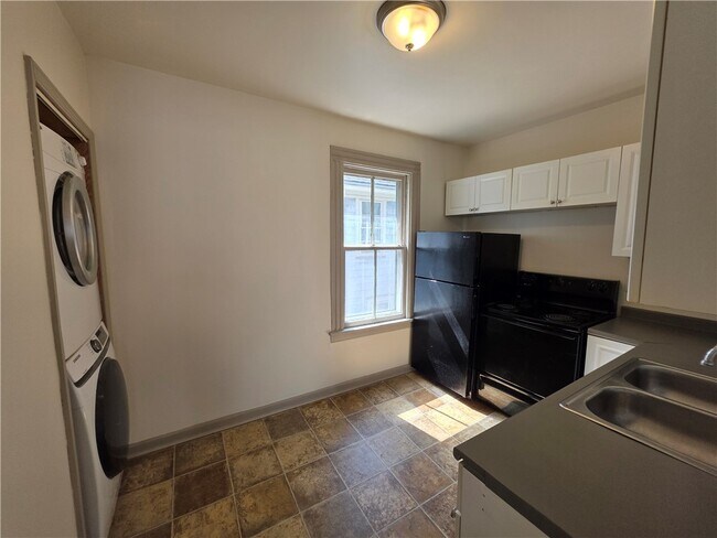 30 Hickory St