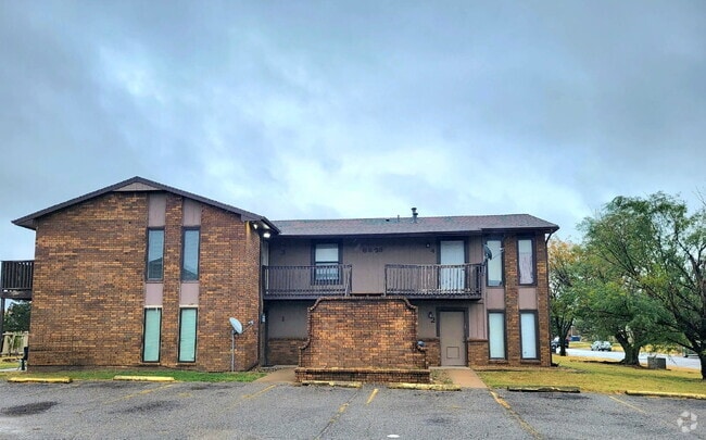 Building Photo - Come see this cozy 2 Bedroom, 1 Bathroom U... Unit 4 Rental