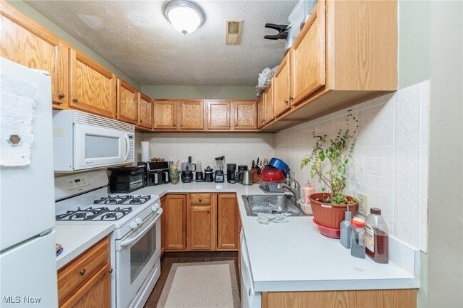 Photo - 25735 Lorain Rd Unidad 421