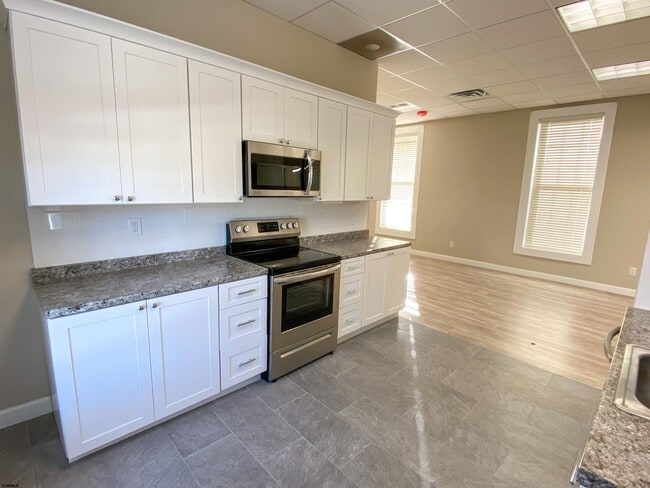 Photo - 6019 Main St Unit 2