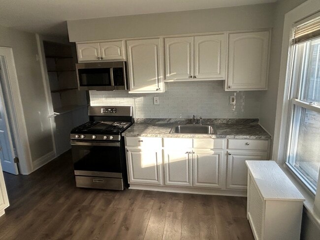 Kitchen - 13 Wilfred St Unit 1