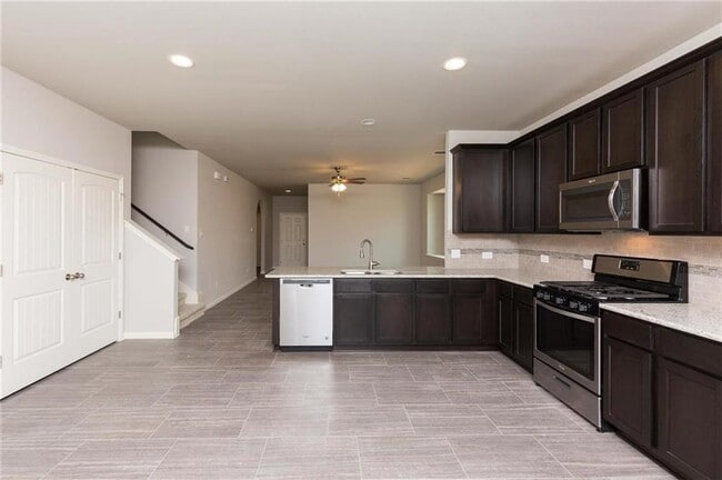 Photo - 612 Palmilla St