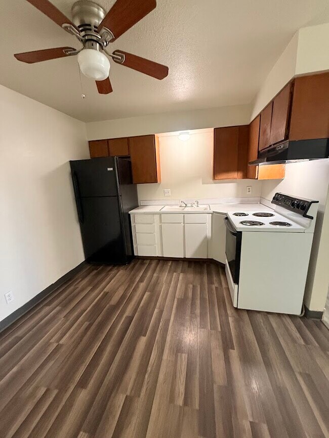 Garfield Apartments (Sine Village)