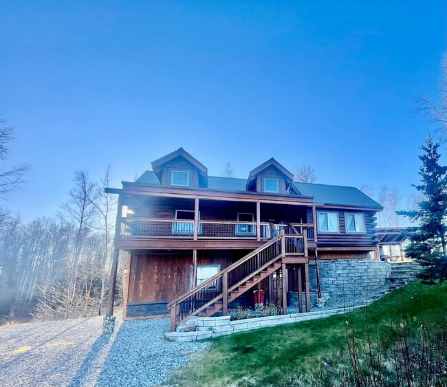 Amazing custom built Alaskan Log home acro... - Amazing custom built Alaskan Log home acro...