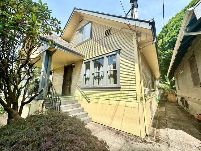 Building Photo - 3-Bedroom, 2-Bathroom House with Attached ...