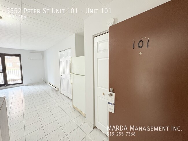 Photo - COZY MAIN FLOOR BACH NEAR U OF W - INCLUSIVE! Unit 101
