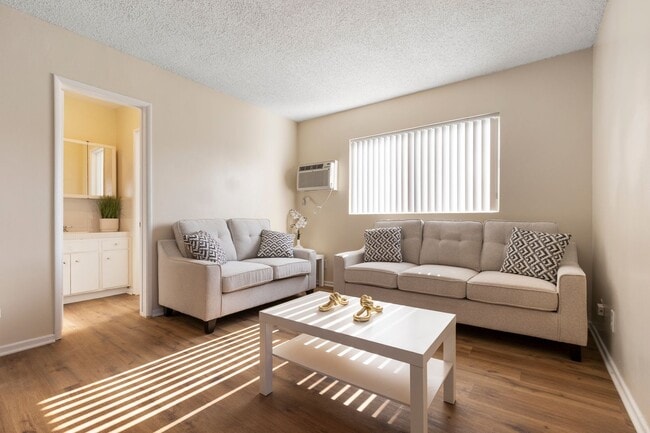 Photo - Spacious Studio Apartment - Noho Arts District Unidad #18