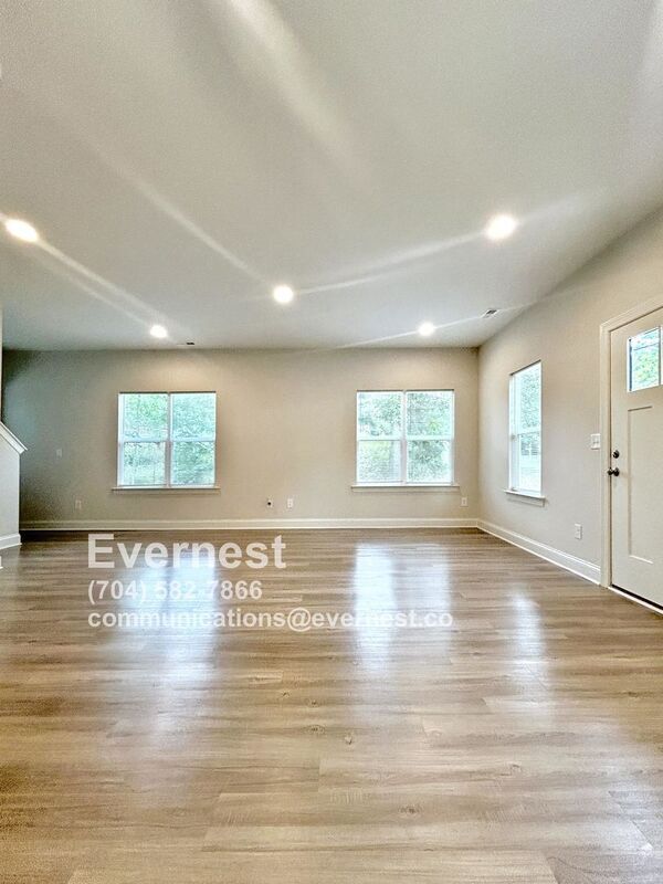 Photo - 106 Elwood St