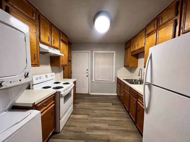 Photo - 107 E Comay Cir