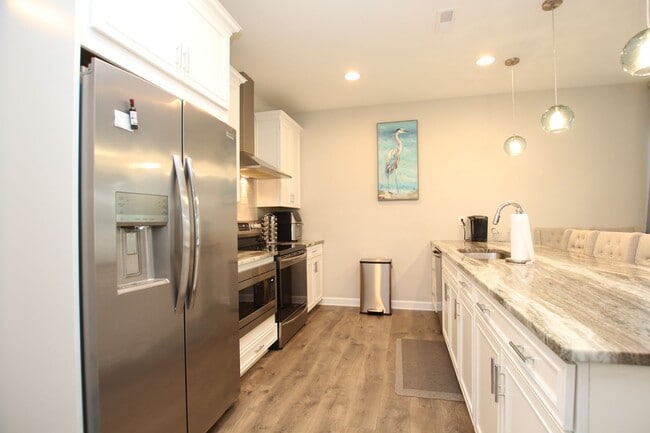 Photo - Like New End Unit Townhouse!