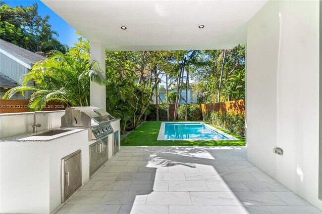 Photo - 3026 Aviation Ave