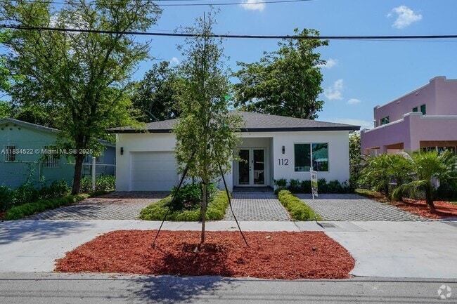 Building Photo - 112 NW 24th Ct Rental