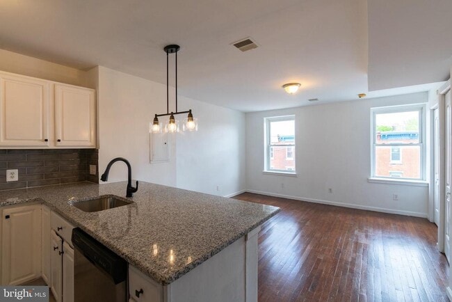 Photo - 305 N 41st St Unit 3