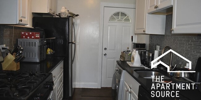 Building Photo - 3839 N Greenview Ave Unit 1W