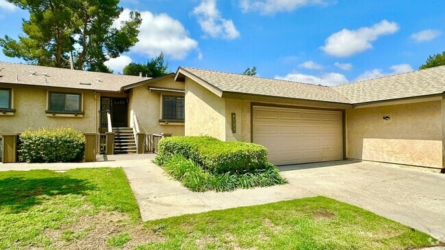 Building Photo - Fully Remodeled Upper Unit Condo in the De...