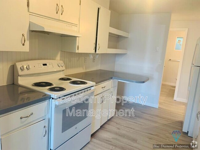 Building Photo - 3114 Iowa Ave Rental