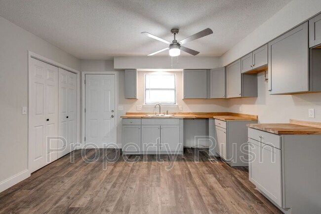 Photo - 718 Salem Rd