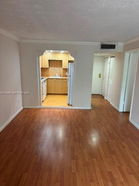 Building Photo - 14321 N Kendall Dr Unit 403F