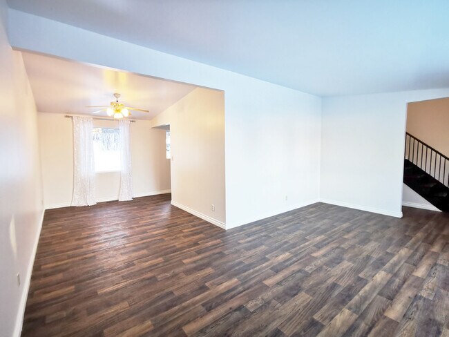 Photo - 545-520 20 St W