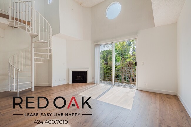 Building Photo - 884 Palm Ave Unit 303