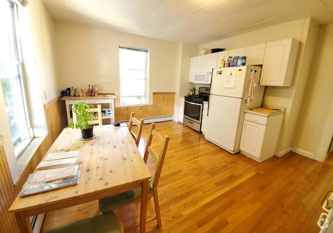 Building Photo - 279 Pearl St Unit 3L Rental