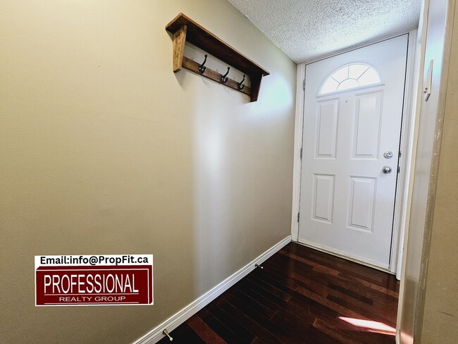 Photo - 10976 161 St NW