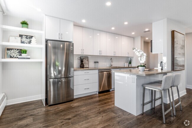 Interior Photo - Marine Square East