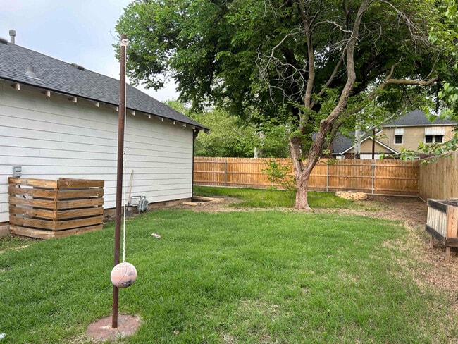 Photo - 1302 W Cedar Ave
