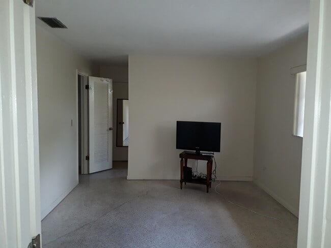 Photo - 760 Tamiami Canal Rd Unidad 760 Pinero
