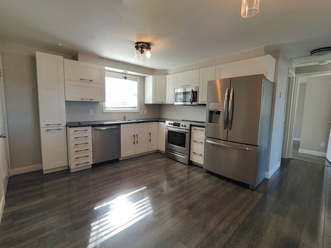 Building Photo - 172 Perry Ave Unit 3