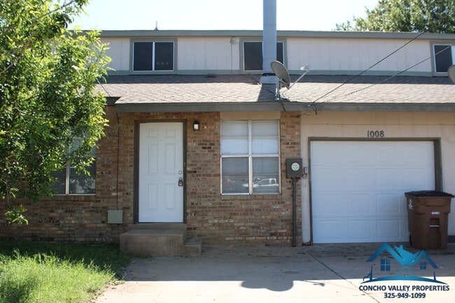 Building Photo - 3 Bed/ 2 Bath Townhome for Rent
