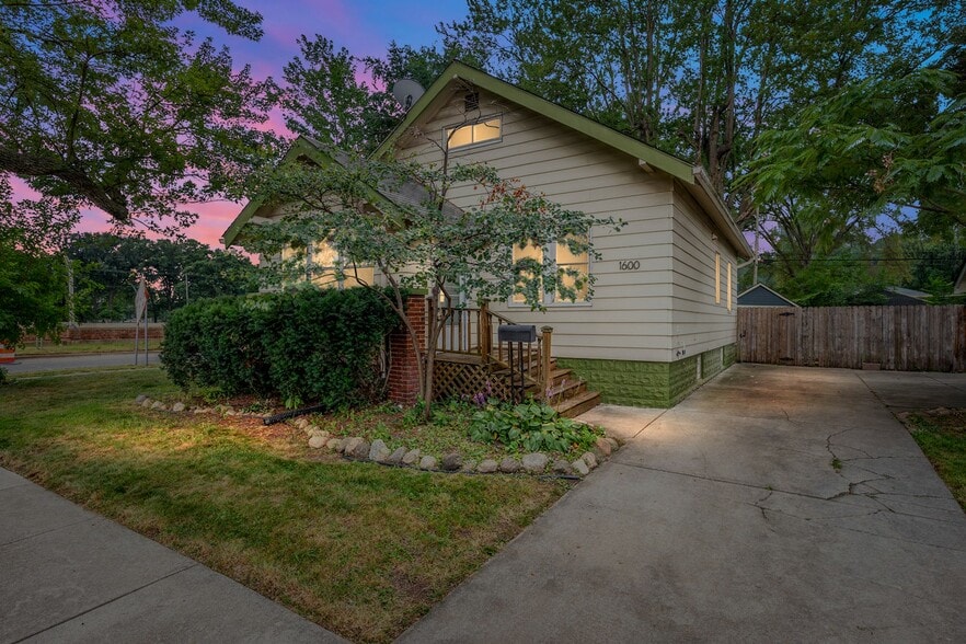 1600 Mclean Ave