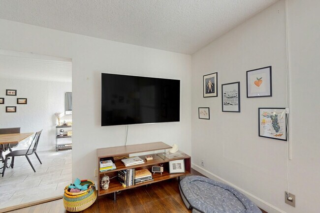 Photo - 2501 Weber St Unidad ID1385794P