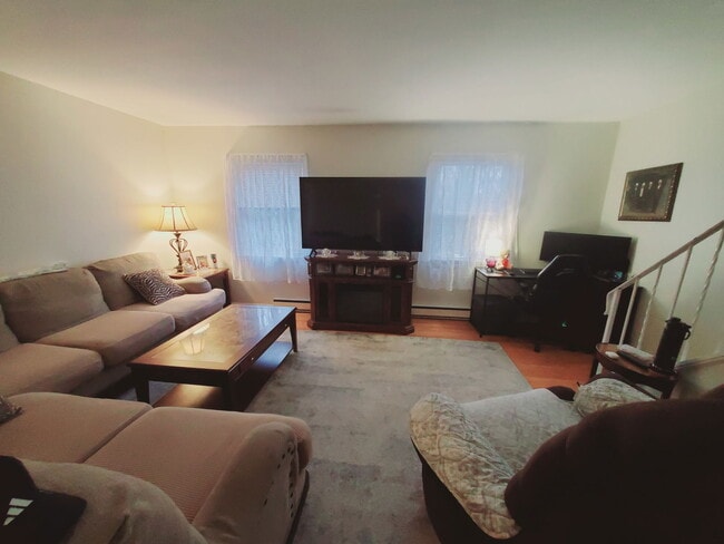 Photo - 313 Flax Hill Rd