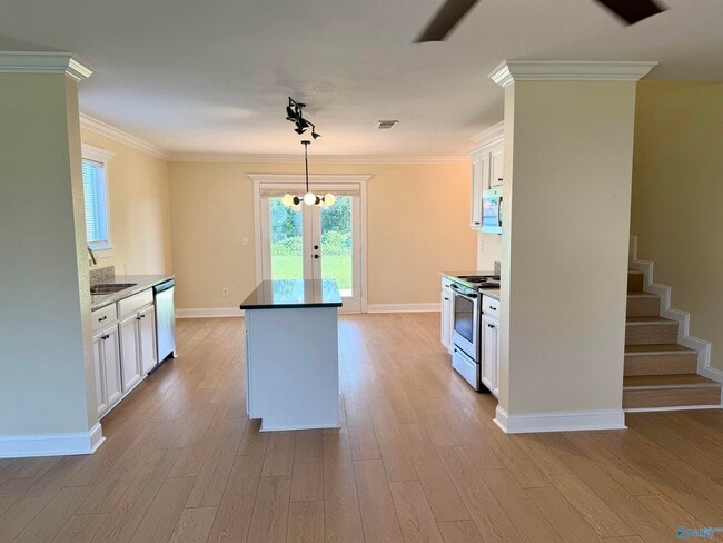 226 Dormont Dr NE