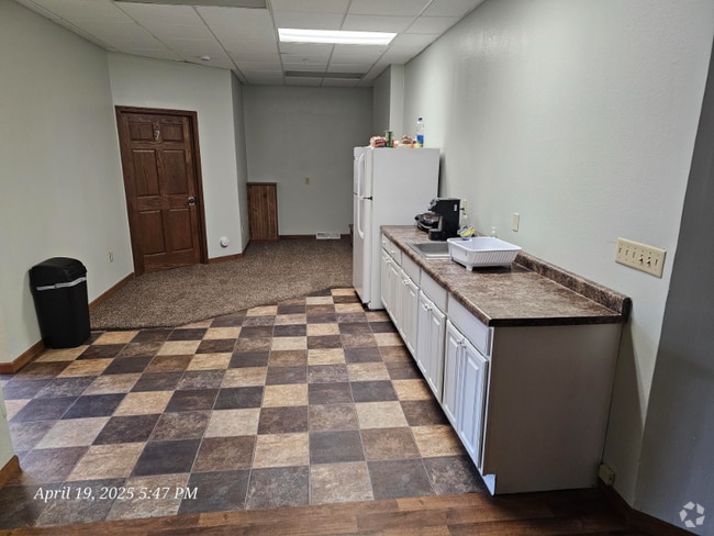 Building Photo - 615 S Chestnut St Rental
