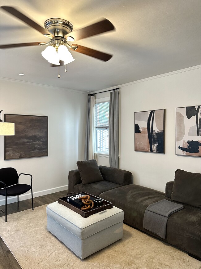 Living Space - Furnished option - 2702 Kenwood Ave Apartment Unit Studio