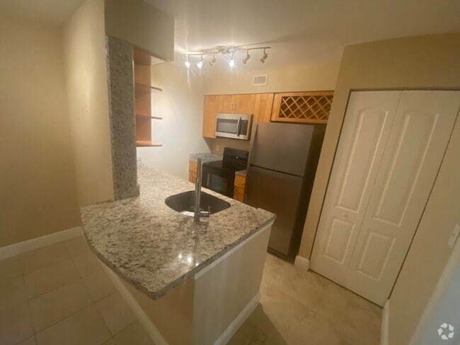 Building Photo - 2861 N Oakland Forest Dr Rental