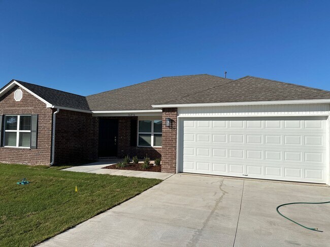 Photo - *March Rent FREE - NO HIDDEN FEES! Four Bedroom | Two Bath Home in Robinson Ranch