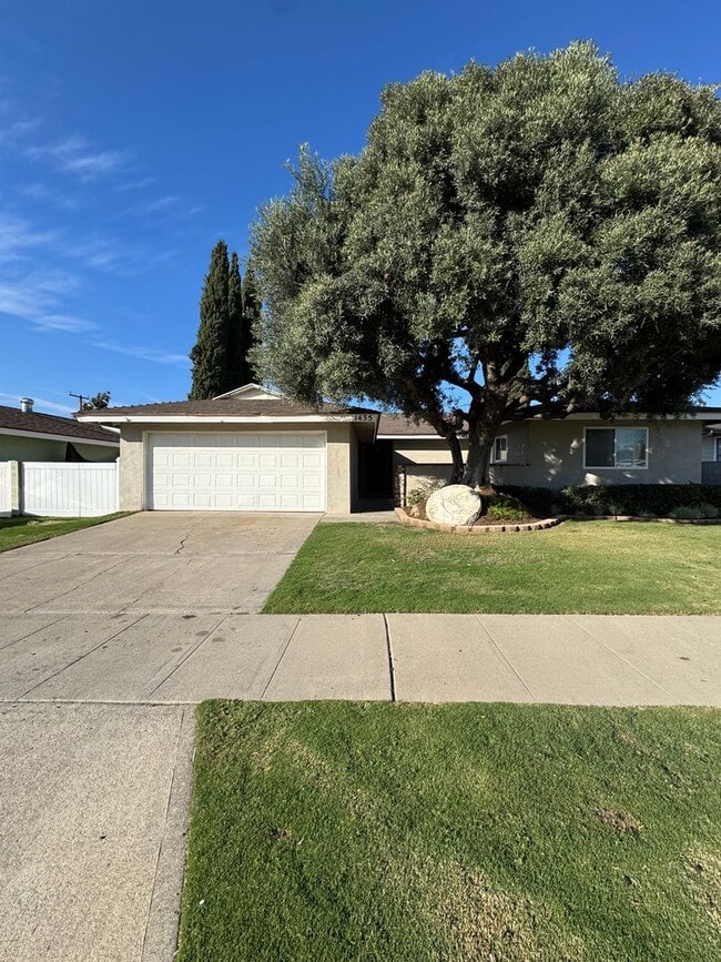 Building Photo - Charming Single-Story Home in Prime Orange...