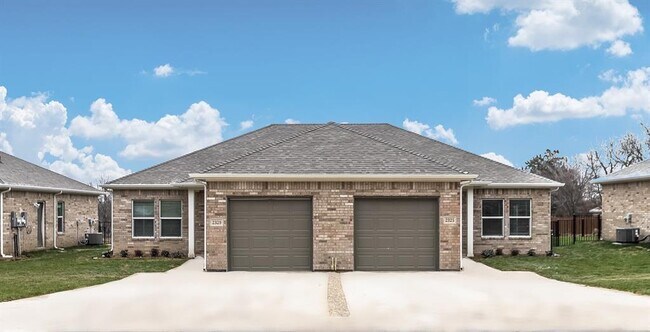 Photo - 2407 N Hickory St