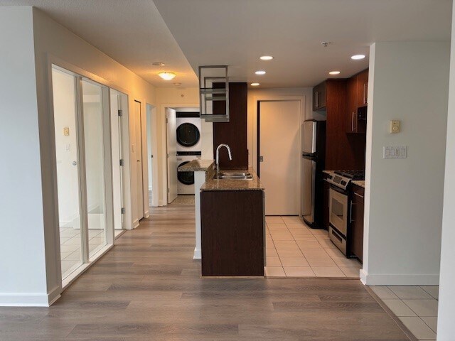 Photo - 501-583 Beach Crescent Unit 501