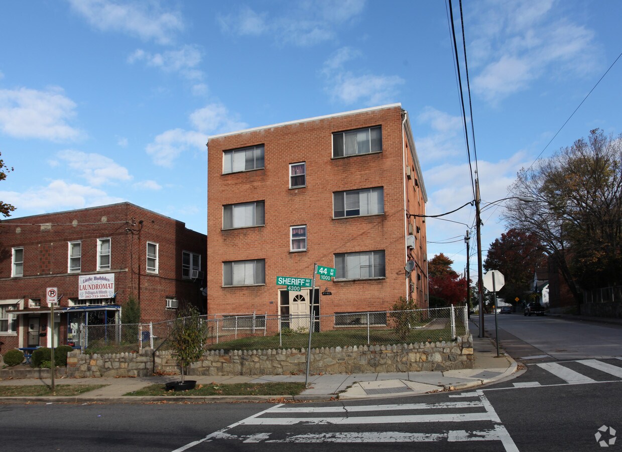 Photo - 4340 Sheriff Rd NE